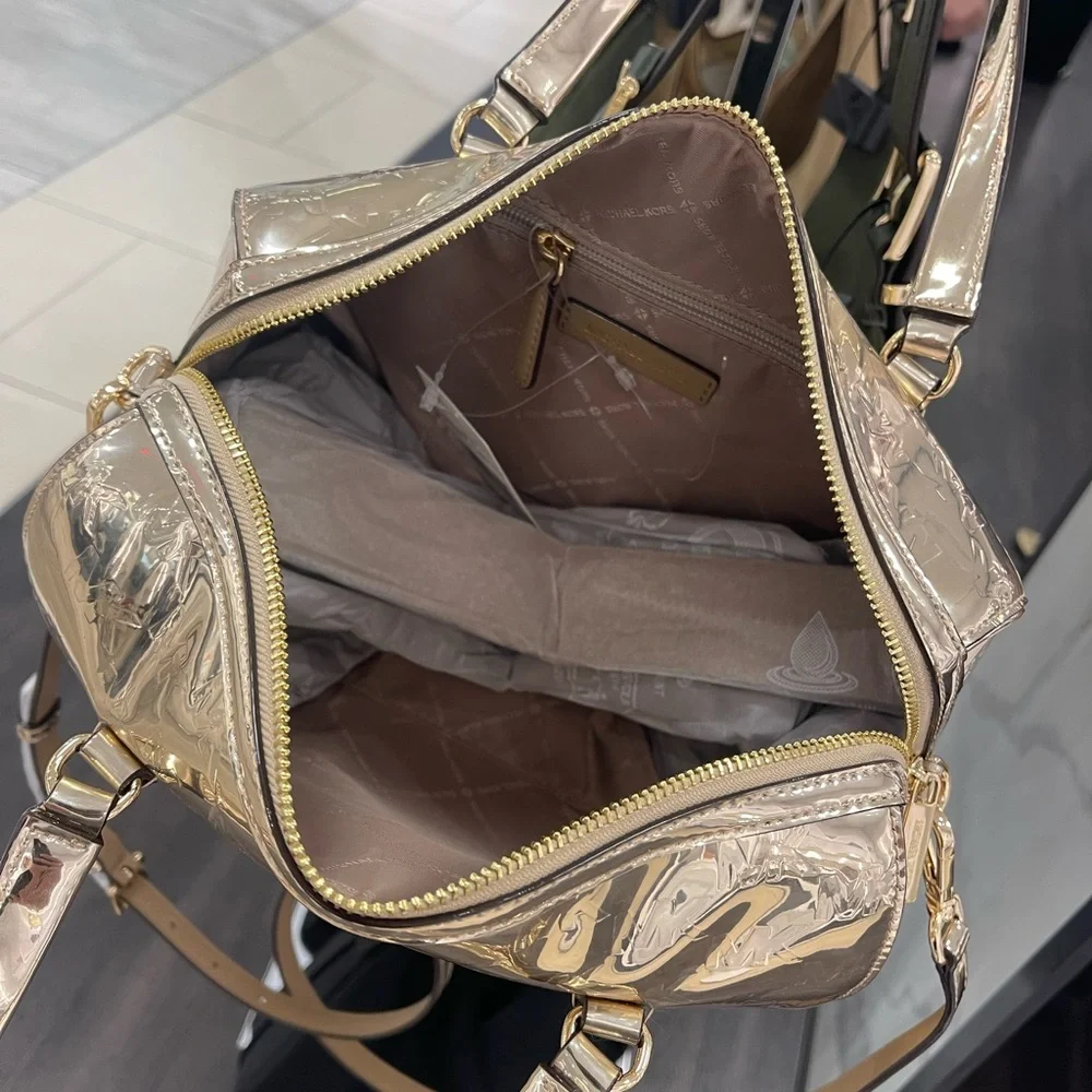 MICHAEL KORS Jet Set Md Metallic Logo Debossed Satchel Duffle
Pale Gold
NWT - Picture 11 of 16